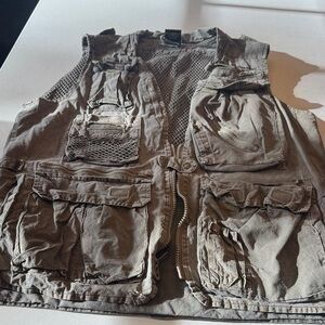 Men's Tactical  fishing  hunting brown Vest lots of wear but cool